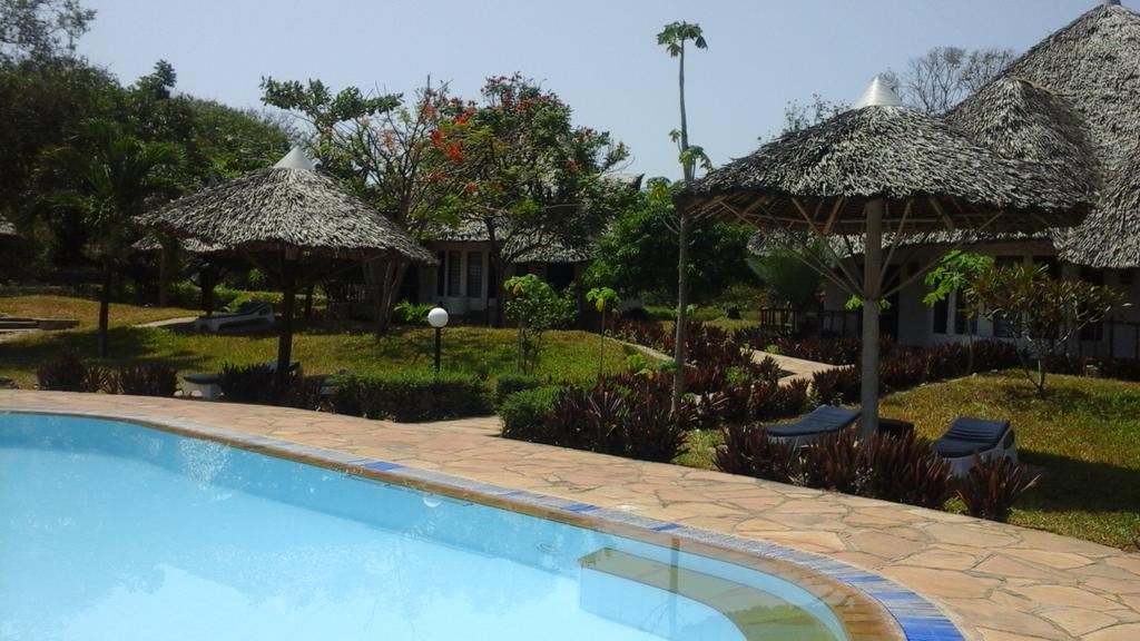 Kinondo Poa Hotel Diani Beach Ngoại thất bức ảnh